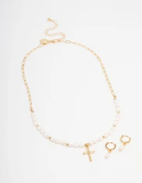 Collier croix de perles d’eau douce plaquées or et ensemble de boucles d’oreilles Huggie