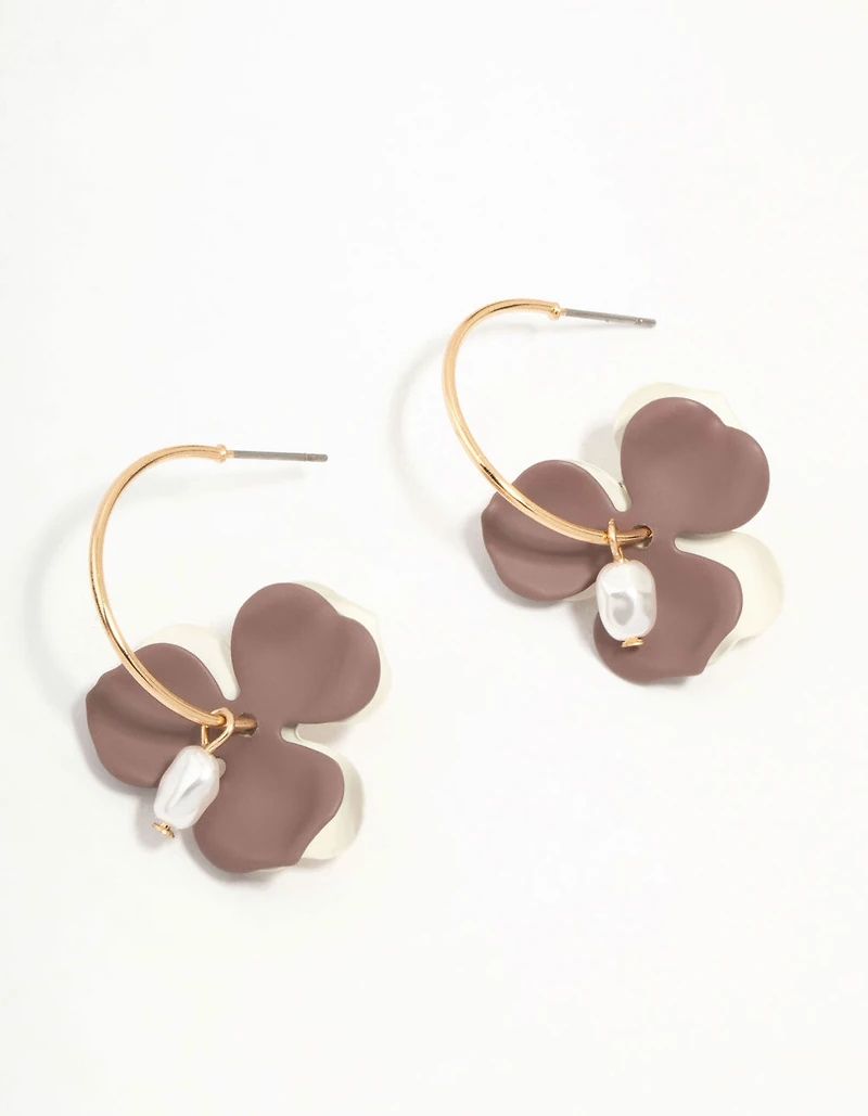 Boucles d’oreilles en forme de fleurs perlées brunes et de perles