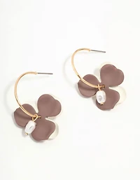 Boucles d’oreilles en forme de fleurs perlées brunes et de perles