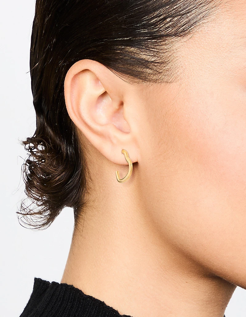 Boucles d’oreilles cerceaux en forme de cœur en acier chirurgical plaqué or