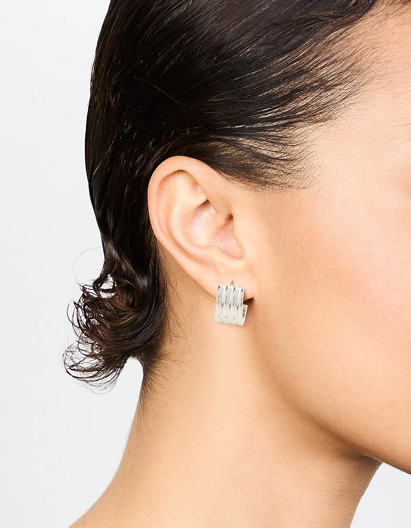 Boucles d’oreilles Huggie imperméables en acier inoxydable nervuré