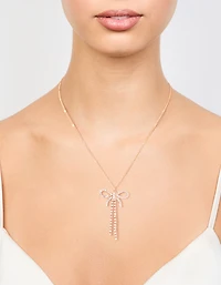 Collier en or avec nœud diamant