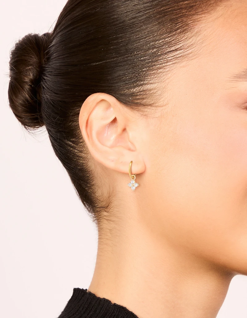 Boucles d’oreilles de dormant en fleurs cubiques en zircone en acier chirurgical plaquées or