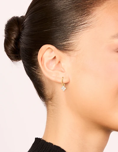 Boucles d’oreilles de dormant en fleurs cubiques en zircone en acier chirurgical plaquées or