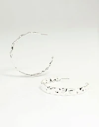 Boucles d’oreilles en forme de créole plat martelé en argent