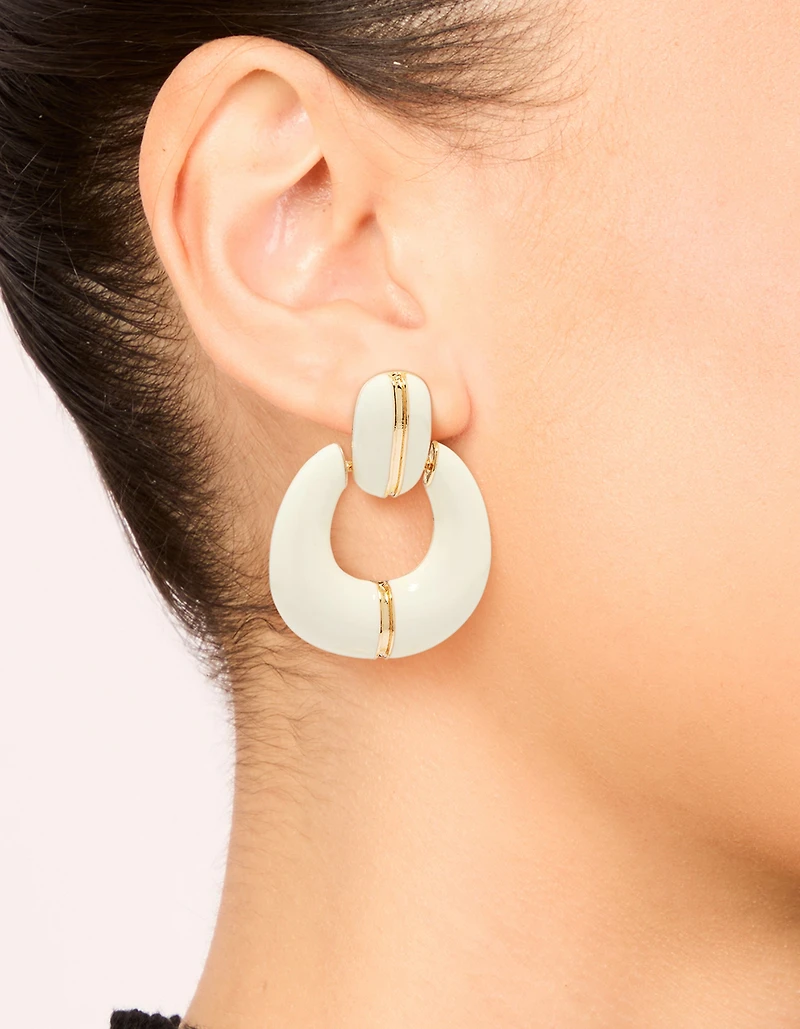 Boucles d’oreilles en acrylique doré blanc avec boucles d’oreilles en forme de heurtoir