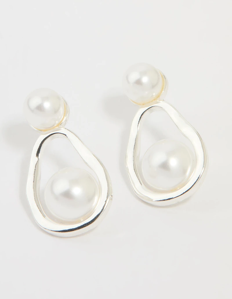 Boucles d’oreilles en perle argentée et poire