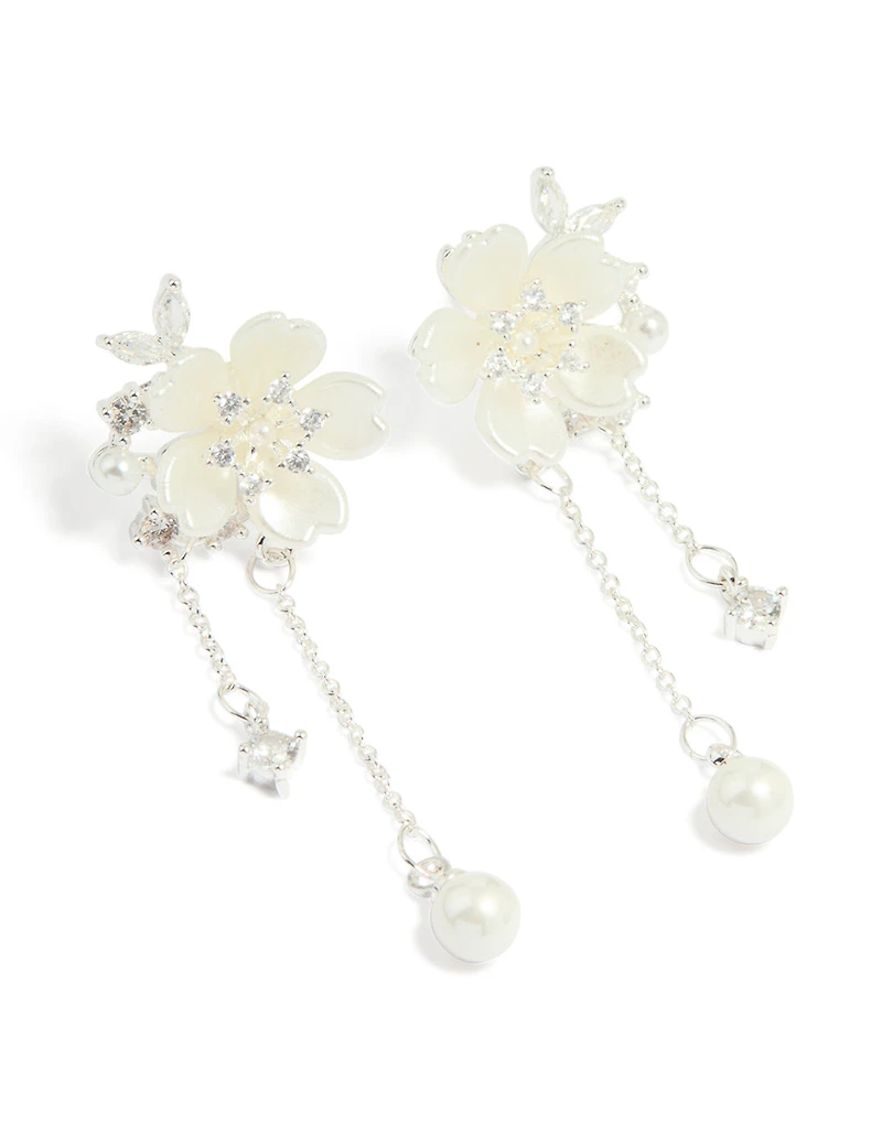 Boucles d’oreilles cubiques en zircone et fleurs de perles plaquées argent
