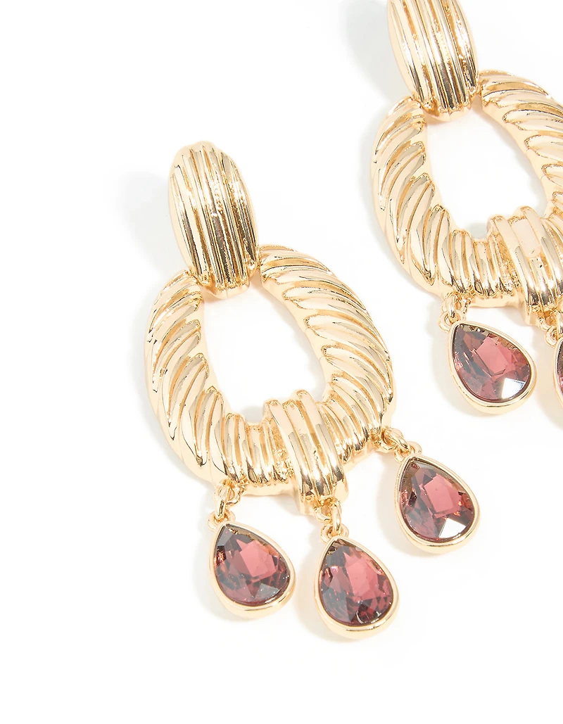 Boucles d’oreilles pendantes dorées et mini diamants rouges