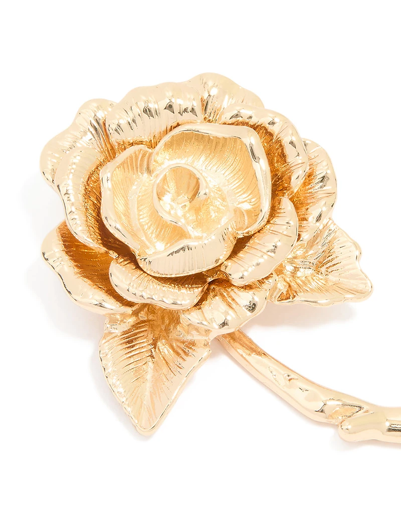 Broche en rose dorée qui fleurit