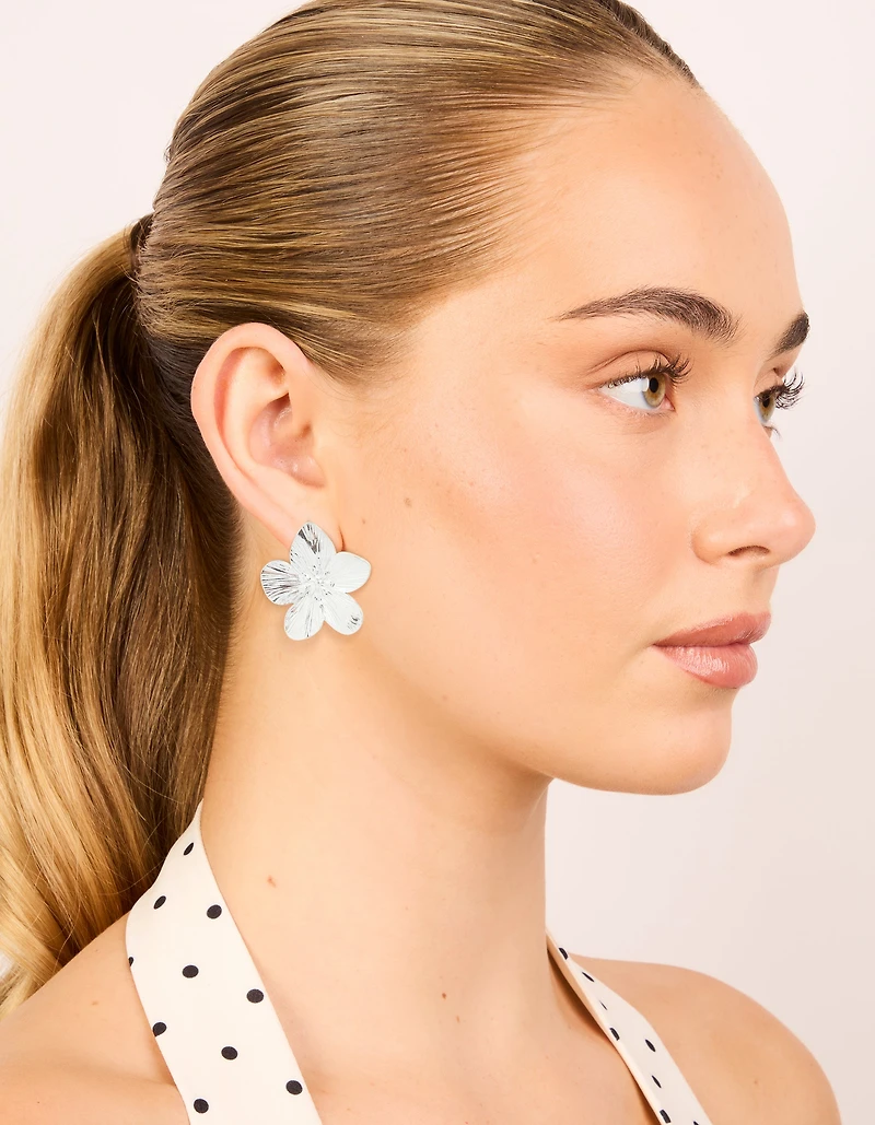 Boucles d’oreilles imperméables en acier inoxydable texturé en forme de fleur