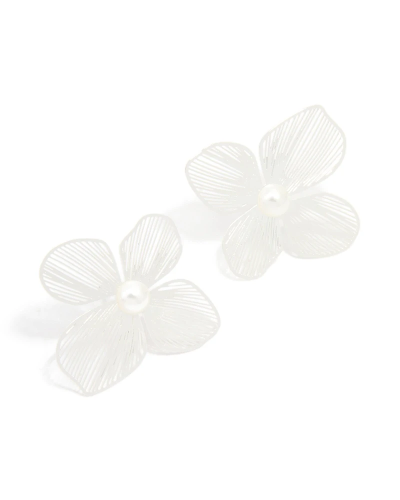 Boucles d’oreilles en forme de fleur à texture argentée perle