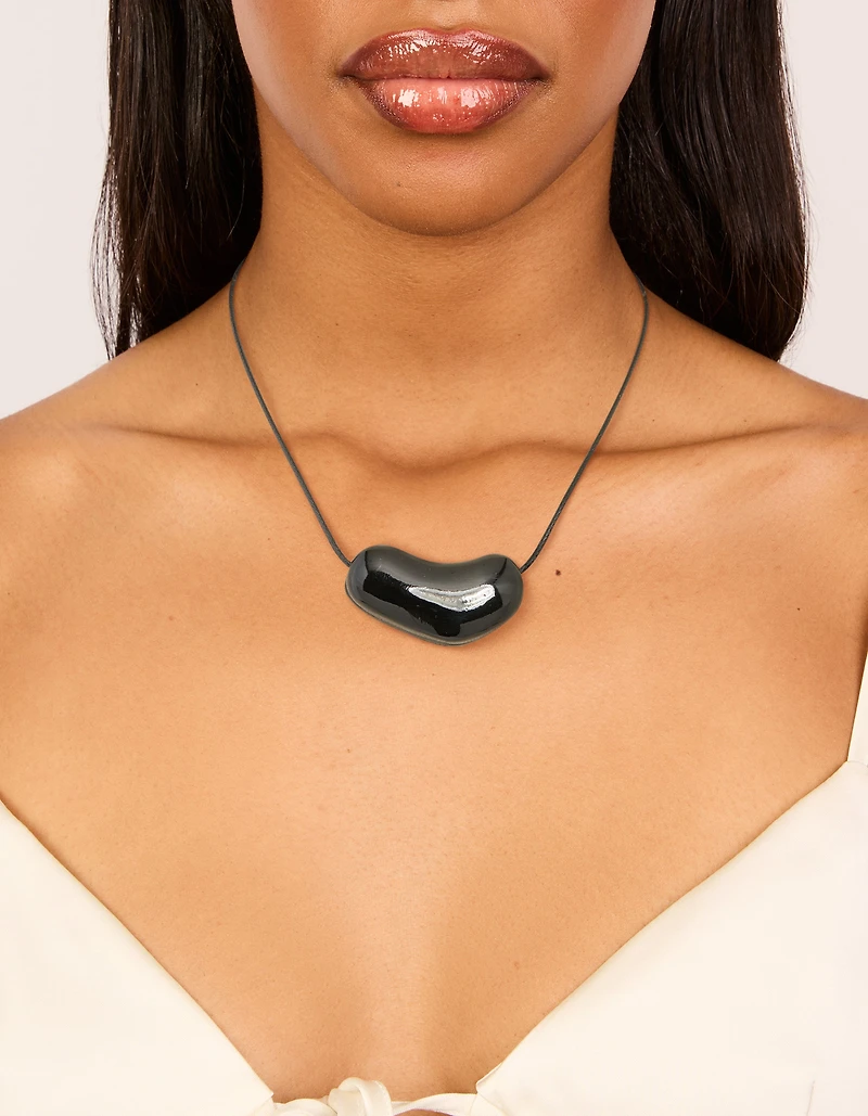 Collier de cordon d’orbe de cailloux en métal noir