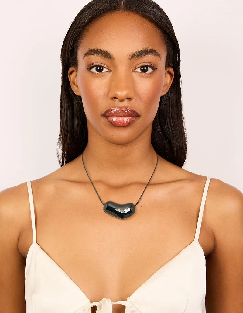 Collier de cordon d’orbe de cailloux en métal noir