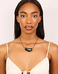 Collier de cordon d’orbe de cailloux en métal noir