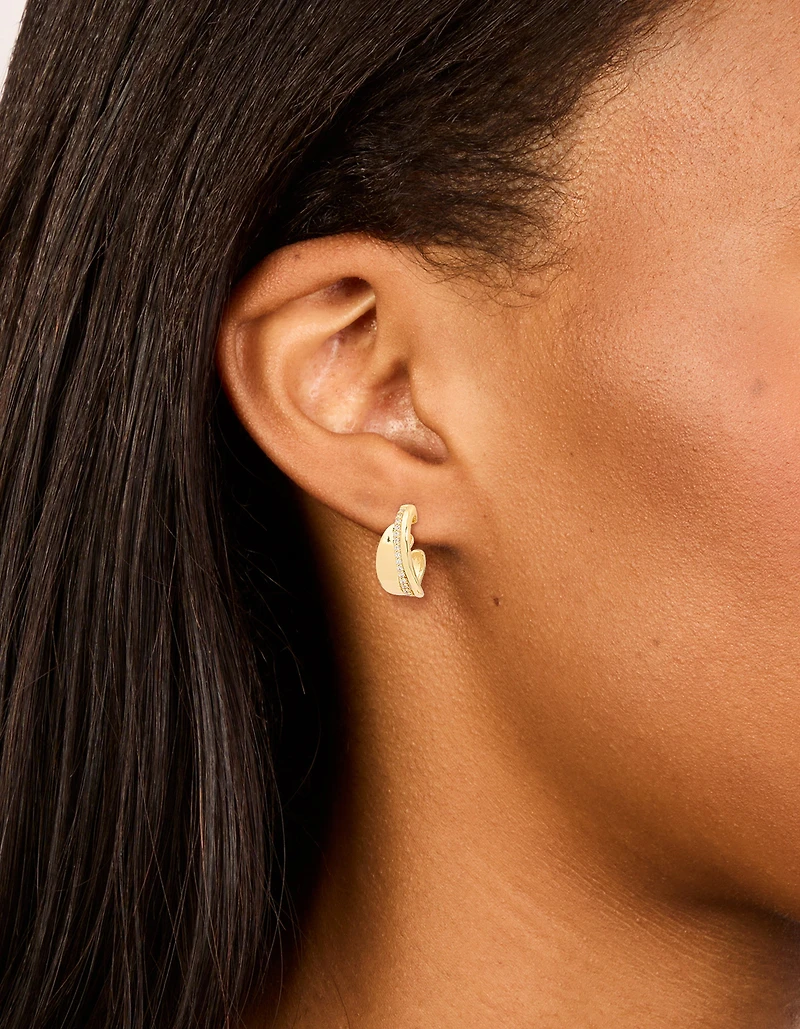Boucles d’oreilles à anneau tourbillonnant en zircone cubique plaquées or
