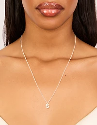 Collier cubique en zircone plaqué argent, lettre S