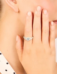 Anneau élégant en zircone cubique rond plaqué argent