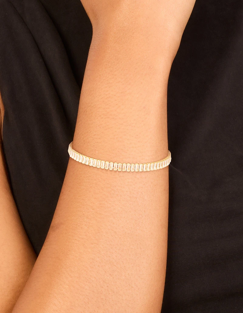 Élégant bracelet de tennis en zircone cubique plaqué or