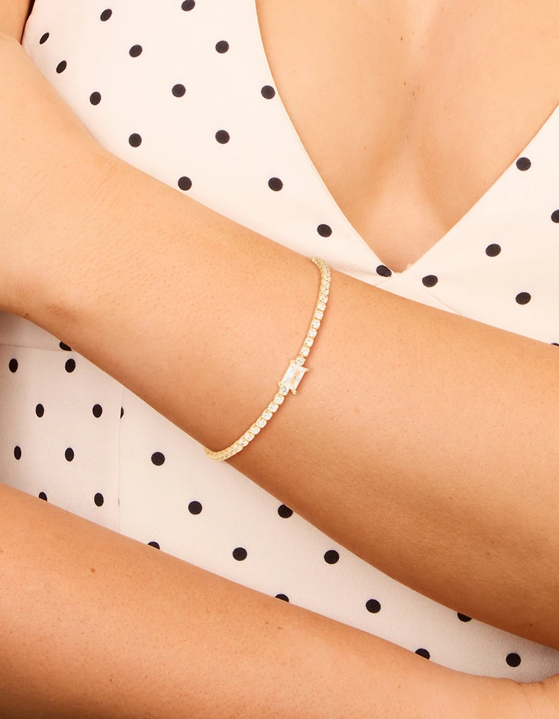 Centre rectangulaire en zircone cubique plaqué or et bracelet de tennis
