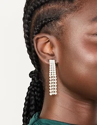 Boucles d’oreilles tombantes en zircone cubique en argent à demi-coupe
