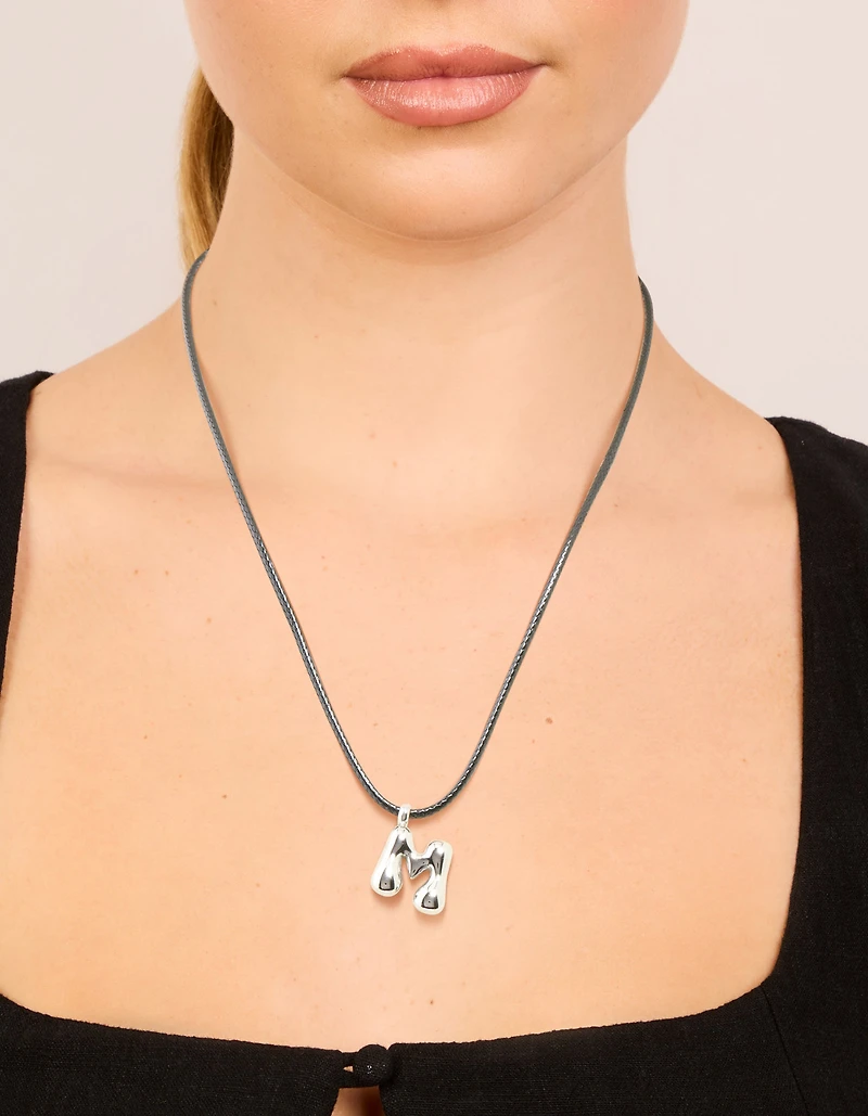Collier de cordon en acier inoxydable imperméable avec une grande bulle lettre M