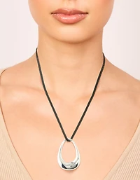 Collier de pendentif ovale ouvert en argent