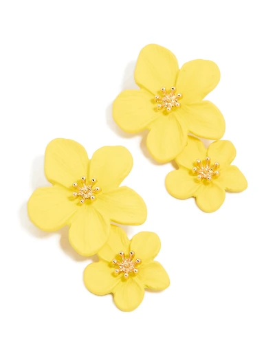 Boucles d’oreilles asymétriques à double fleur jaune dorée