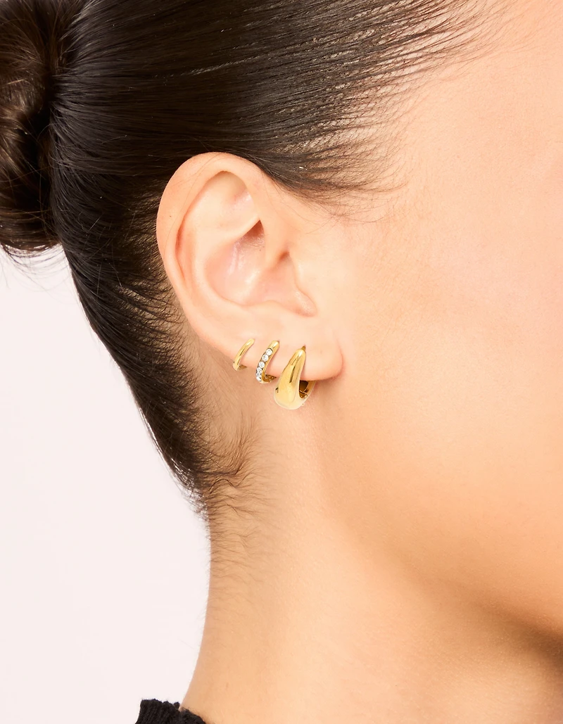 Boucles d’oreilles Huggie Huggie en mélange cubique en acier inoxydable plaqué or imperméable