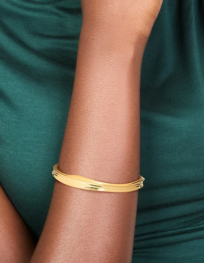 Menotte de poignet à ligne fine plaquée or