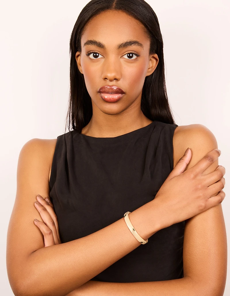 Bracelet semi-plat à charnière à plaques métalliques mixtes
