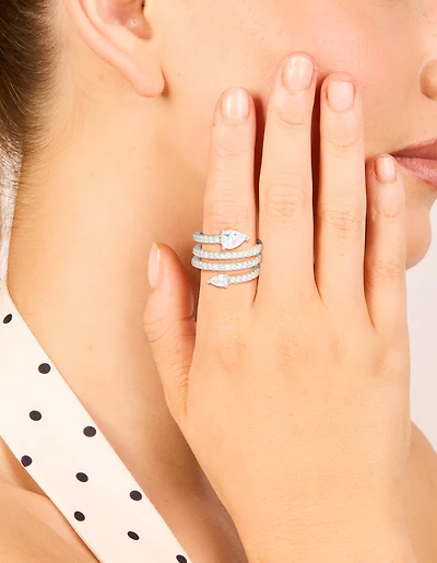 Zircone cubique en argent enroulé autour d’un anneau couches de flèches