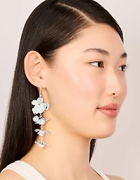 Perles d’argent et boucles d’oreilles fleuries audacieuses