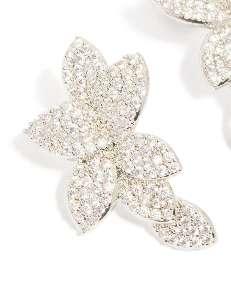 Boucles d’oreilles en pavé cubique argenté en zircone en forme de boucles d’oreilles fleuries