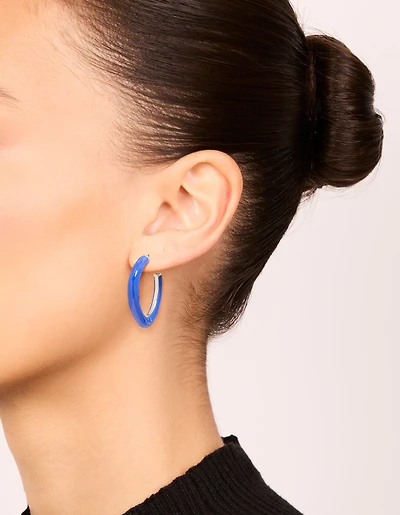 Boucles d’oreilles à anneau irréguliers en émail bleu foncé doré