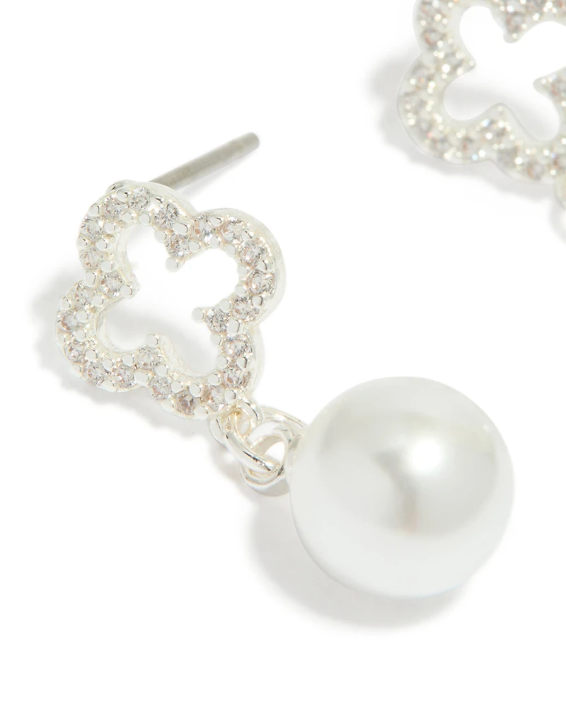 Boucles d’oreilles en fleur et perles en zircone cubique plaqués argent