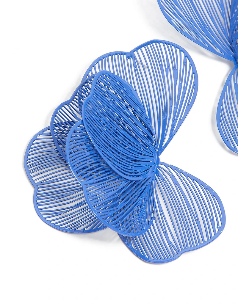 Boucles d’oreilles en pétales en fil métallique recouvert de bleu foncé