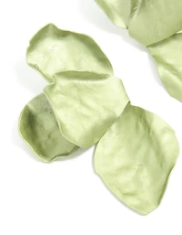 Boucles d’oreilles en pétales de fleurs en métal recouvertes de vert