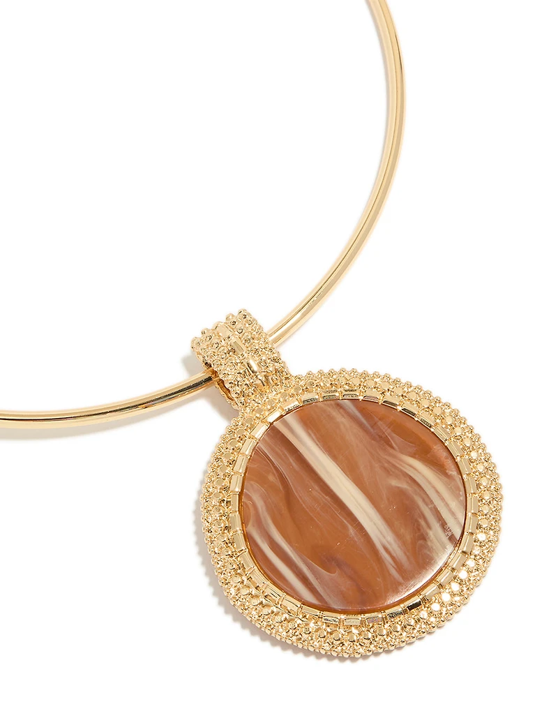 Collier pendentif torque en pierre marbrée dorée brun