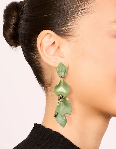 Boucles d’oreilles en métal vert à plusieurs pétales