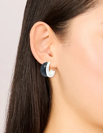 Boucles d’oreilles à cerceau en émail noir argenté