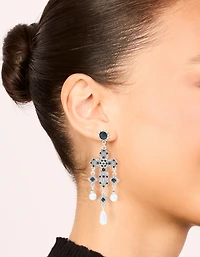 Anciennes boucles d’oreilles en croix texturées en perles d’argent et pierre noire