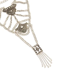 Collier longue chaîne bohème à texture argentée ancienne