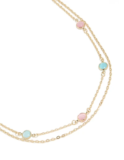 Collier en couches en pierres roses et bleues plaquées or