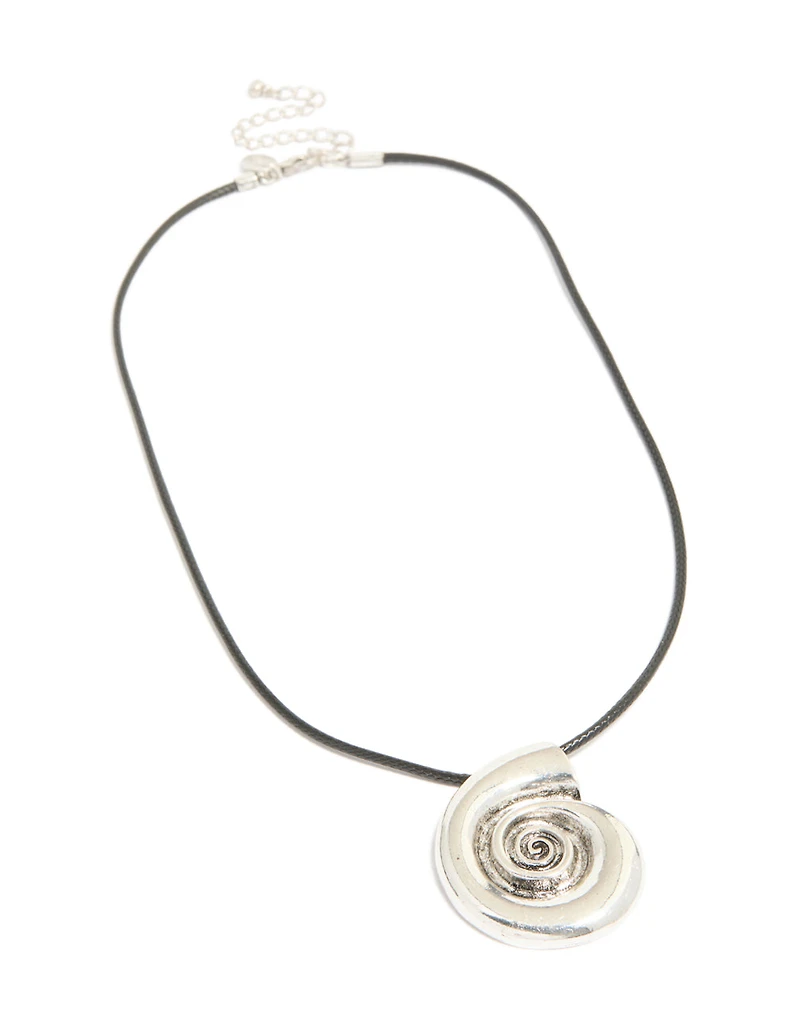 Collier antique en pendentif en coquillage en tourbillon en argent