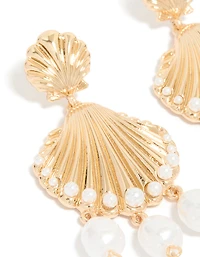 Boucles d’oreilles tombantes en coquillage nervuré doré et perles