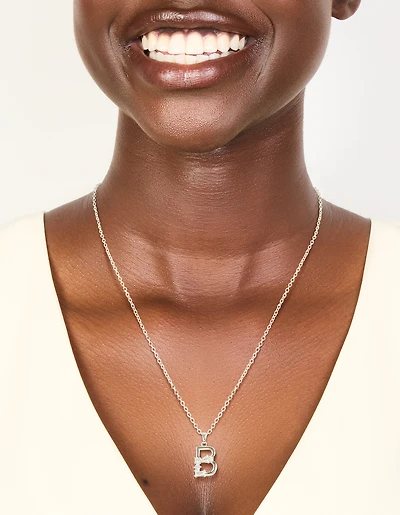 Collier en zircone cubique fin plaqué argent avec la lettre B