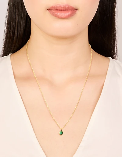 Collier de pierre de naissance en émeraude de mai plaqué or