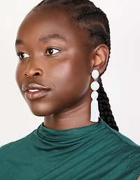 Boucles d’oreilles tombantes en tissu blanc