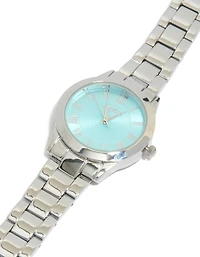 Montre argentée classique avec cadran bleu et chiffres romains